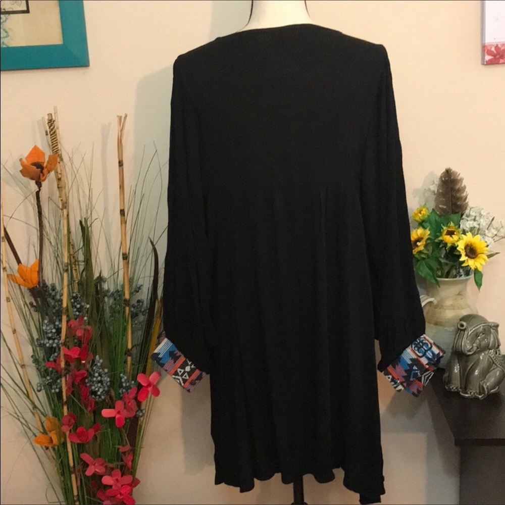 Velzera Embroidered Tunic - Picture 6 of 8
